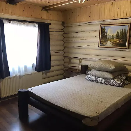 V Gostyah U Gotsula Chata Mykulyčyn