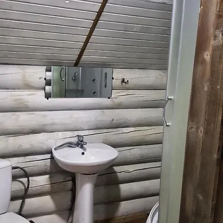 V Gostyah U Gotsula Chata Mykulyčyn